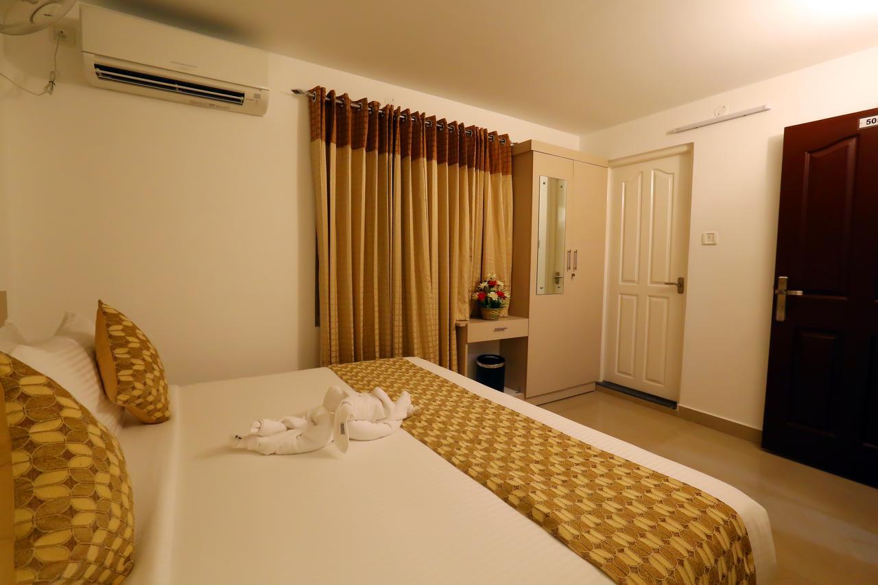 Hotel Swarna Residency Kochi Exterior photo