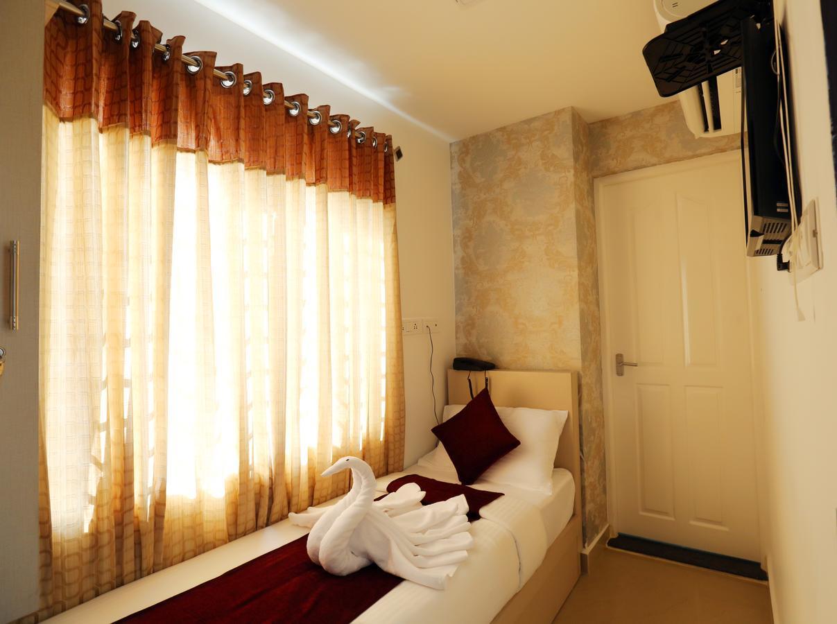 Hotel Swarna Residency Kochi Exterior photo