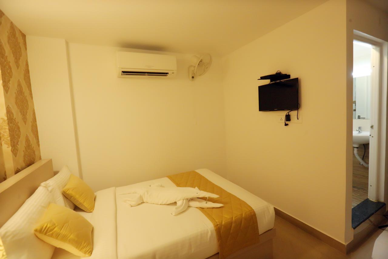 Hotel Swarna Residency Kochi Exterior photo