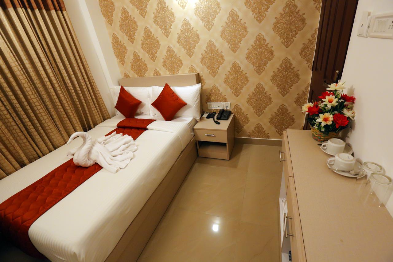 Hotel Swarna Residency Kochi Exterior photo
