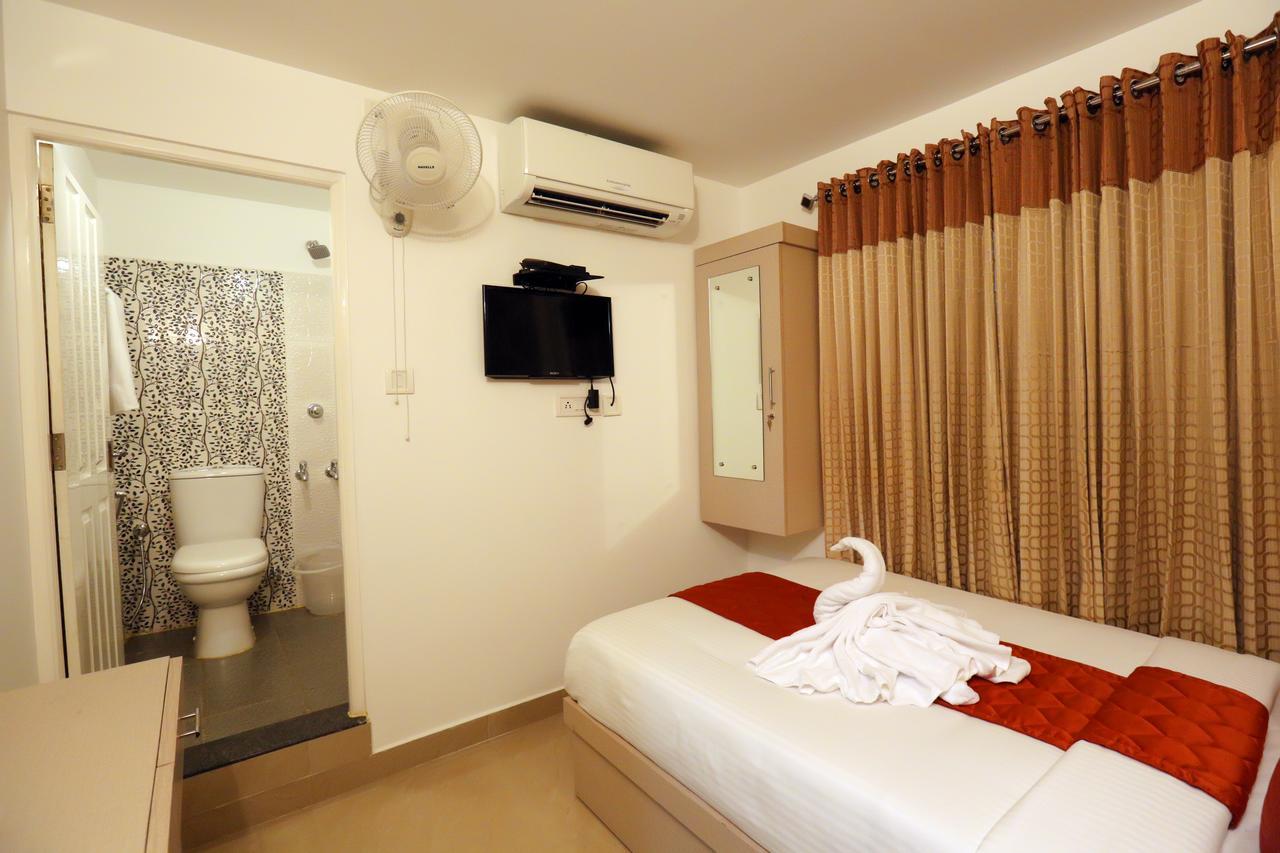 Hotel Swarna Residency Kochi Exterior photo